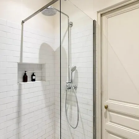 Lovely Mezzanine Near Buttes Chaumont Park *