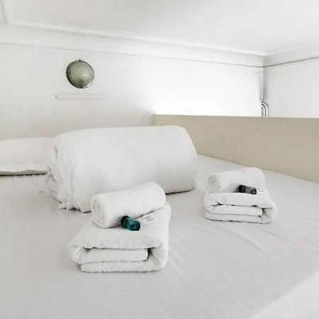 Apartment Lovely Mezzanine Near Buttes Chaumont Park Paris