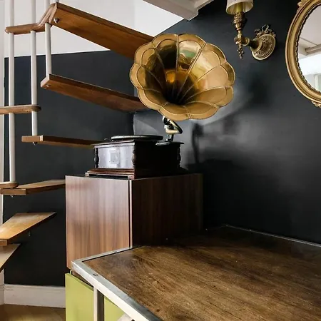 Apartment Lovely Mezzanine Near Buttes Chaumont Park Paris