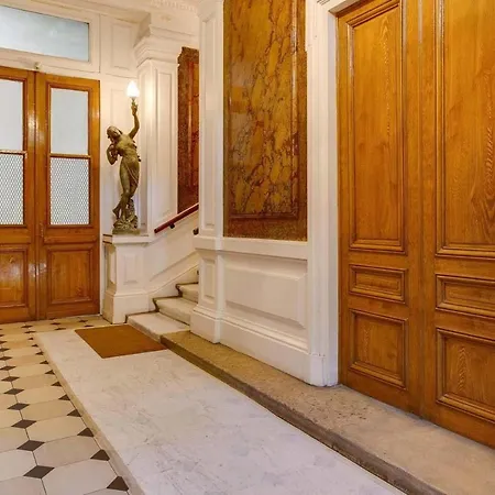 Lovely Mezzanine Near Buttes Chaumont Park *